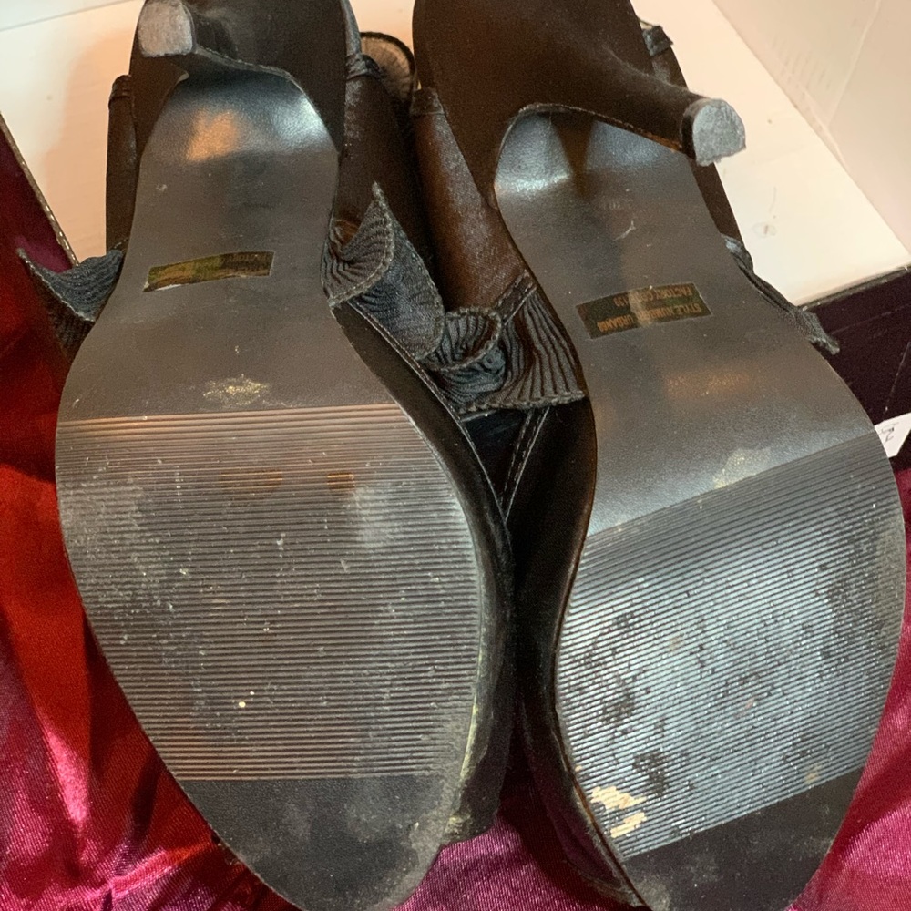 Heels - Picture 6 of 6